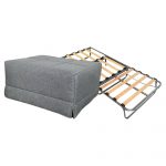 Puf Cama Plegable. El Puf Cama Plegable nos viene de maravilla para atender visitas inesperadas, ocupándonos poco espacio, 64 x 81 x 50 cm de alto, y convertirlo en cama de 80 x 182 x 36 cm de alto. Práctico, resistente y útil, con funda lavable. Disponible en 4 tapizados, Azul, Marrón, Gris y Paris. La cama auxiliar perfecta para nuestros invitados.
