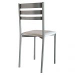 Silla de Cocina Aluminio Poli piel Blanca (2 Unidades) Silla de cocina Blanca fabricada en acero inoxidable pintada en aluminio y tapizada en poli piel blanca. Esta acabada en aluminio plata y Tapizada en poli piel de fácil limpieza. Posibilidad muchos colores de tapizado.