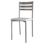 Silla de Cocina Aluminio Poli piel Blanca (2 Unidades) Silla de cocina Blanca fabricada en acero inoxidable pintada en aluminio y tapizada en poli piel blanca. Esta acabada en aluminio plata y Tapizada en poli piel de fácil limpieza. Posibilidad muchos colores de tapizado.