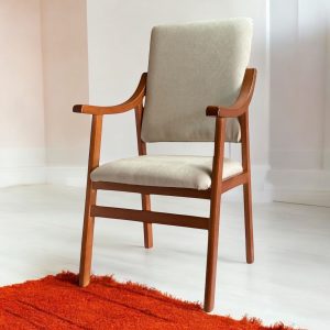 Sillón con Brazos Alto Cerezo Beis de Madera de Haya Reforzado, Cómodo, Resistente y Duradero